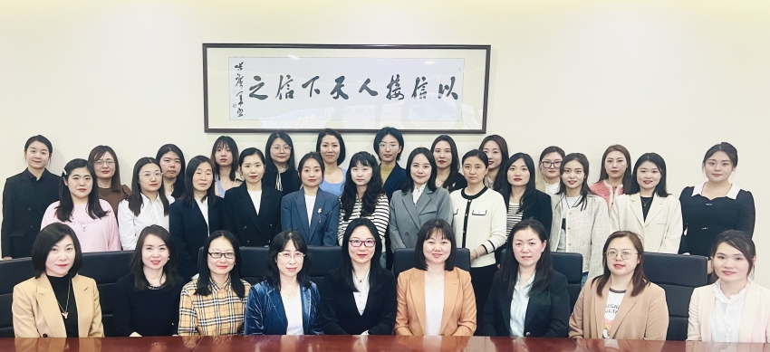 “同心共超越 和諧鑄輝煌”——恒誠(chéng)信集團(tuán)財(cái)務(wù)及業(yè)務(wù)內(nèi)勤人員工作交流會(huì)議圓滿召開(kāi).JPG